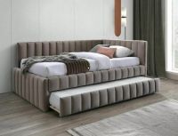 Poste� ALFIE VELVET 120 s pr�stelkou, po�ah: l�tka BLUVEL 40 tmav� b�ov� - ilustra�n� obr�zok