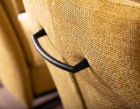 Stolička BERRY BREGO, poťah: látka BREGO 68 curry/kov: čierna mat. - ilustračný obrázok Stolička BERRY BREGO, poťah: látka BREGO 68 curry/kov: čierna mat. - ilustračný obrázok